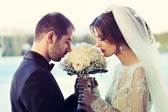 Cómo escoger un pendiente de novia sencillo y sofisticado a la vez